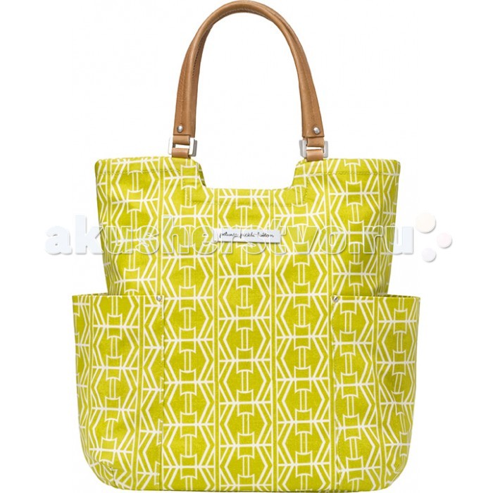 Petunia Pickle Bottom Сумка дл мамы Tailored ToteСумка дл мамы Tailored Tote Petunia Pickle Bottom Сумка дл мамы Tailored ToteСумка дл мамы Tailored TotePetunia Сумка дл мамы Tailored Tote Сумка дл мамы Petunia Pickle Bottom - то аксессуар дл тех, кто не хочет искать компромисс между функциональность и прекрасным внешним видом. Petunia - то идеальна сумка дл идеальных мам! Ее классический дизайн украшен современными паттернами и никелированными аксессуарами. Она вклчает все, что необходимо активной молодой маме: матрасик дл пеленани, многочисленные карманы внутри и снаружи, футлр дл влажных салфеток. Tailored Tote легко трансформируетс из сумки на плечо в сумку дл колски. И все то по доступной цене! Особенности: 100% органический хлопок со специальным глнцевым покрытием, отталкиващим воду и загрзнени. Легкий уход - просто протереть влажной ткань! 3 в 1: сумка дл ношени на локте, сумка на плечо и сумка на колску (специальные колечки по бокам сумки предназначены дл присоединени креплений - продатс отдельно) одно большое внутреннее отделение с 2 открытыми карманами дл пеленального столика и футлра дл влажных салфеток, и маленький карман на молнии два больших внешних кармана по бокам дл бутылочек внутренн отделка из водостойкого нейлона, водонепроницаема ткань на дне ремешки из кологической искусственной кожи высота: 37 см ширина: 33 см глубина 10 см длина ремешков: 21.5 см; вес: 900 г В комплекте: складной пеленальный столик пластиковый контейнер дл влажных салфеток.<br>