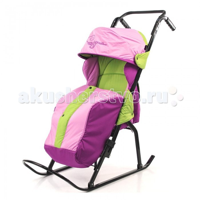 Санки-коляска R-Toys Кенгуру-2Кенгуру-2 Санки-коляска R-Toys Кенгуру-2Кенгуру-2Удобная ручка позволит Вам комфортно перемещать Вашего ребенка при наличии бордюров, при переходе через дорогу. Самый легкий, складной и прочный вид транспорта для зимы -это санки-коляска на полозьях. В сложенном виде санки компактны и удобны для хранения и для провоза в общественном транспорте. Их толщина-24см. Каркас выполнен из стального плоскоовального профиля. Складывающаяся подставка для ног. Складной капюшон как у детских колясок. Высокое положение мягкого сиденья, есть ремни безопасности для фиксации малыша, подножка для дополнительного удобства. Очень теплый чехол для ножек, на кнопках посредине. Утепленный чехол с центральным замком и ветрозащитной планкой имеет комфортную, не сковывающую движения форму. Ткань«DEWSPO» - непродуваемый водоотталкивающий материал с пропиткой. Сзади большая вместительная сумка. Использованы яркие светоотражающие ткани для безопасных поездок в темное время суток. В комплекте-большая сумка. Санки-коляска Кенгуру-2 предназначены для перевозки детей от 9 месяцев до 3 лет. Для этого разработано эргономичное комфортное сиденье, обеспечивающее правильное положение ребенка в санках, посадочное место оснащено боковыми ветровиками. К козырьку санок пристегивается ветро-снегозащитная пленка, которая защитит Вашего ребенка в непогоду. Максимальная нагрузка-50 кг.<br>
