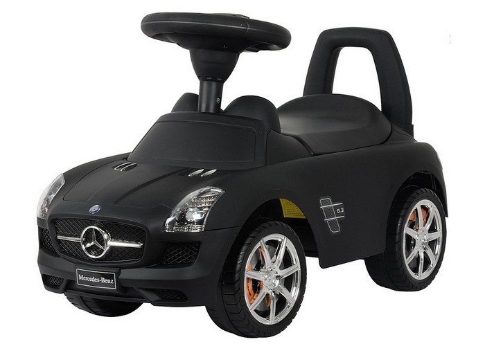 Каталка R-Toys Mercedes-Benz с музыкойMercedes-Benz с музыкой Каталка R-Toys Mercedes-Benz с музыкойMercedes-Benz с музыкойТочная копия настоящего автомобиля Mercedes-Benz SLK 200 по лицензии известного автоконцерна. Реалистичный дизайн Mercedes-Benz с повторением точных деталей дает ощущение подлинности автомобиля. Хромированные диски с тормозами “Mercedes-Benz”, реалистичные передние и задние фары, хромированная решетка радиатора, хромированный логотип на решетке радиатора, хромированные элементы на кузове - все как у настоящего автомобиля Bentley. Каталка-автомобиль Mercedes-Benz станет отличным подарком для маленького непоседы. Машинка приводится в действие, как и все толокары, отталкиваясь ножками от земли. Достаточно покрутить руль и машинка едет сама, развивает достаточную, но безопасную для ребенка скорость. Таким образом каталка поможет развивать ребёнка физически и укреплять мышцы ног. На толокаре можно кататься как на улице, так и в помещении. Рулём малыш определяет направление движения. Музыкальные эффекты на руле каталки. Очень эргономичное сиденье. Эргономика - 10 баллов. Ширина посадочного места: 21 см. Под сиденьем – вместительный багажник для игрушек. Сиденье и руль выполнены из матового пластика идеального качества и приятны на ощупь. Сделано из высококачественного пластика с обработкой по самым современным технологиям обработки пластика. Максимальная нагрузка - 30 кг. Рекомендуется для детей от 12 месяцев. Работает от двух батареек АА. Нет в комплекте. Размер 66.5х29.5х25.5 см<br>