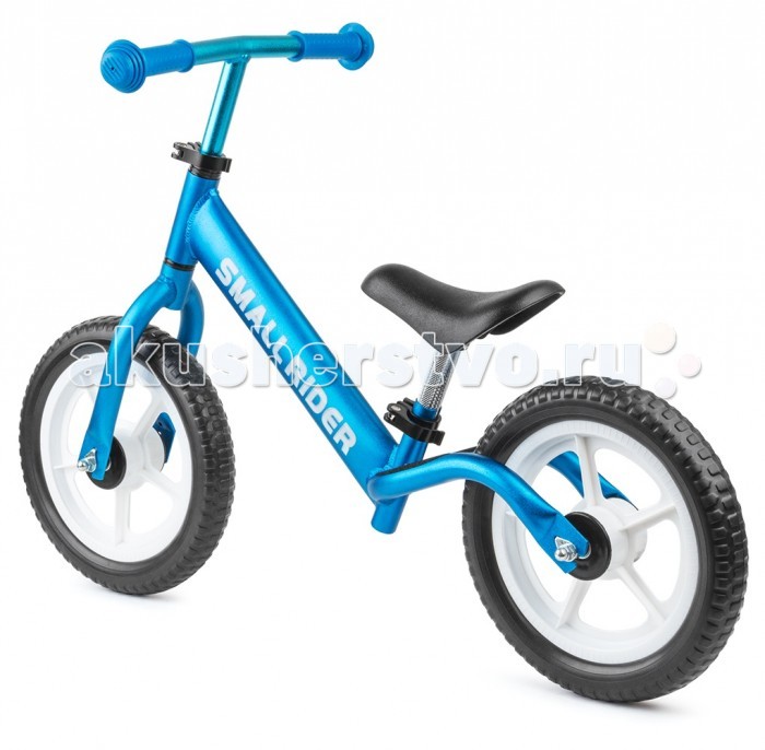 Беговел Small Rider Foot Racer LightFoot Racer Light Беговел Small Rider Foot Racer LightFoot Racer LightSmall Rider Foot Racer - это самый легкий беговел классического, полноценного строения (без пластмассового корпуса). Теперь данный беговел выпускается из настоящего алюминия, и легко понять его отличие от всех других беговелов. Его вес меньше двух килограмм! 1.9 кг - это вес легкого трехколесного самоката типа “mini”. Фантастика, но это возможно! Возьмите его в руки - и сразу все поймете. Представьте насколько комфортно и легко будет кататься малышу и отталкиваться от земли и как комфортно потом нести беговел с прогулки до дома! В отличие от других беговелов с надписями “alu” или “aluminium” Смолл Райдер Фут Рейсер сделан действительно из алюминия, а не сплава со сталью. Это понятно с первого прикосновения. Эффектный внешний вид. Шикарная и эфектная покраска “металлик” делает его зрелищным, заметным и переливающимся на солнце. Чтобы максимально уменьшить вес (и увеличить Ваш комфорт) у беговела идут колеса из полимерного материала (ПВХ). Они мягко катятся (это не пластмасса), не прокалываются и легко управляются. Сиденье и руль легко регулируются по высоте. Сиденье удобное, мягкое. Высота оптимальная для катания детей от 1,5 до 4 лет. Настоящий шедевр. Помимо невероятной легкости, красивых цветовых решений, строение рамы очень эргономично и оптимально для отталкивания ногами. Конструкция выверена и доведена до совершенства. Это “классический” или “настоящий” беговел, на котором идеально учиться балансировать, развивать координацию движений ребенка и гонять с друзьями на перегонки!<br>