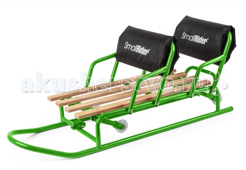 Санки Small Rider Snow Twins для двойни с колесикамиSnow Twins для двойни с колесиками Санки Small Rider Snow Twins для двойни с колесикамиSnow Twins для двойни с колесикамиСанки для двойни с колесиками Snow Twins (педальный механизм). Санки имеют очень удобную конструкцию и необычную функциональность для преодоления участков без снега (например, где голый асфальт). Вы сможете переключиться в режим “колеса” и легко их проехать. Для этого нужно лишь нажать ногой специальную педаль. А потом, когда Вы доберетесь до заснеженной поверхности, снова переключиться в режим полозьев и скользить до точки назначения. Удобная и надежная конструкция санок паровозиком крайне важна для двойняшек. Санки сделаны по типу паровозика, когда дети сидят друг за другом и могут вместе съезжать с горки. Это крайне удобно и безопаснее по сравнению с другими санками, где дети сидят только лицом к лицу. Это настоящий санимобиль для двоих детей и двойняшек. Повышенный комфорт. Для поддержки спины у санок “Small Rider Snow Twins” предусмотрены не только большие и надежные спинки, но и мягкие чехлы на них. Благодаря мягкому чехлу каркас спинки не будет болезненно упираться в спины детишек. Также чехлы дополнительно защищают от холода. Что еще важно - по бокам у санок имеются подлокотники, которые помогут удержаться на крутых виражах и не дадут детям вывалиться в бок. Для транспортрировки на горку, конечно же, в комплекте идет веревка-трос.<br>