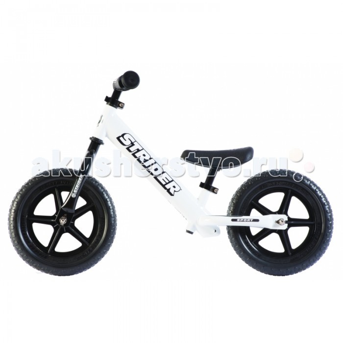 Беговел Strider 12 Sport12 Sport Беговел Strider 12 Sport12 SportБеговел Strider 12 Sport – это возвращение к корням…простая и совершенная конструкция из базовых элементов. Руль Уникальный руль толщиной 12,7 мм с мягкими грипсами анатомической формы с закругленными концами Изготовленный промышленным способом алюминиевый зажим позволяет регулировать высоту руля в диапазоне 46-56 см. 5-миллиметровый ключ входит в комплект. Колеса Эксклюзивный дизайн ультралегких колес с логотипом Strider по периметру, 5 спицами с 10 креплениями опор подшипников, для максимальной надежности при минимально возможном весе. Высококачественные закрытые картриджные подшипники мягко крутятся и не требуют обслуживания. Покрышки Изготовлены из EVA-полимера, имеют сверхлегкий вес, износостойки, обеспечивают комфортную езду Не нуждаются в подкачке Седло Мягкое, износостойкое, устойчивое к погодным условиям, разработано специально для начинающих райдеров. Изготовлено из ударопрочного ПВХ ** райдерам старше 3 лет требуется замена подседельного штыря, в комплекте Зажимы Алюминиевый зажим позволяет регулировать высоту седла в диапазоне 28-41 см индивидуально под Вашего ребенка. 5-миллиметровый ключ входит в комплект. Подножка Уникальная, интегрированная в раму подножка расположена непосредственно под седлом, в анатомически правильном положении Такое расположение также развивает навык езды стоя ногами на подножках, - первый шаг к прыжкам и умению преодолевать препятствия, а также готовит ребенка к использованию педалей в будущем. Тормоз Эксклюзивная разработка Strider – тормоз на заднее колесо клещевого типа, позволяет ребенку совершенствовать навыки езды с ногами на подножках. Тормоз продается отдельно. Вес: 2.9 кг Материал рамы: сталь Регулировка седла: 28-41 см Регулировка руля: 46 - 56 см Возраст: 18 мес. – 5 лет<br>