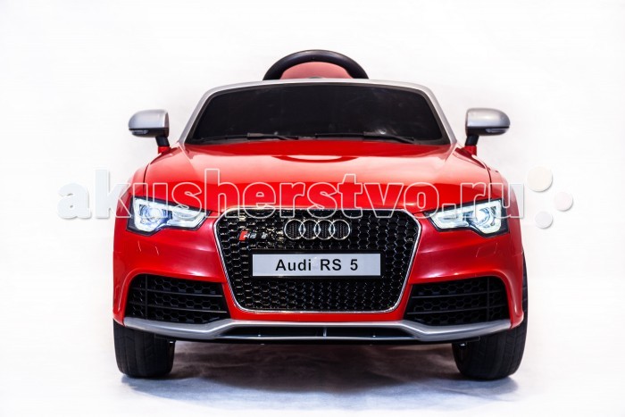 Электромобиль Toyland Audi Rs5Audi Rs5 Электромобиль Toyland Audi Rs5Audi Rs5Электромобиль Toyland Audi Rs5 для ребенка от 1 года до 8 лет развивает скорость до 7 км/ч. Открывающиеся двери, огни фар и фонарей, а так же возможность включить свою музыку делают этот электромобиль похожим на такой же, как у взрослых. Салон автомобиля сразу дает понять, что это машина премиум-класса. Кресло водителя изготовлено из кожи и имеет удобную спортивную форму, садясь в него, ребенок будет чувствовать себя комфортно и уютно. Пристегнуться можно с помощью ремня безопасности. Приборная панель имеет подсветку, оснащена USB-выходом, AUX и радиоприемником. Громкость звука регулируется кнопкой на руле. Там же располагается и кнопка клаксона. Открывающиеся двери машины оснащены встроенными блокирующимися замками. Светодиодные фары имеют яркое свечение и прекрасно освещают дорогу в темное время суток. Широкие резиновые колеса не гремят и надежно сцепляются с дорогой. Всего у автомобиля 3 скорости, из которых: две вперед и одна назад. Их переключение осуществляется с помощью пульта ДУ, а для плавного набора скорости просто равномерно нажимайте на педаль газа. Радиус действия пульта дистанционного управления составляет 30 м, работает по Bluetooth.<br>