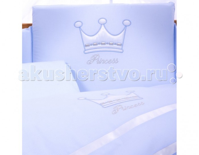 Постельное белье Tuttolina Princess (3 предмета)Princess (3 предмета) Постельное белье Tuttolina Princess (3 предмета)Princess (3 предмета)Комплект Tuttolina Princess произведен из 100% польского хлопка. Набор пошит из комбинации приятных глазу цветных тканей, а прелестная аппликация в виде короны поможет малышу расслабиться и спокойно уснуть. Состав комплекта из 3 предметов: пододеяльник 105 см х 135 см наволочка 40 см х 60 см простыня 120 см х 60 см на резинке Материал: 100% хлопок Tuttolina - польская торговая марка, которая специализируется на изготовлении качественного детского постельного белья для самых маленьких. В пошиве всех изделий ТМ Tuttolina используются 100% натуральные, гипоаллергенные ткани, такие как хлопок и сатин, которые имеют европейский сертификат качества и очень популярны в Европе. Tuttolina изготавливает экологически чистое постельное белье для новонарожденных, наполнением которого является натуральный материал Trevira Bioactive. Этот наполнитель содержит в себе экстракт Алоэ Вера и обработан ионами серебра. В биоактивных волокнах Trevira действует активный фактор, гарантирующий постоянный антибактериальный эффект, на который не влияет стирка и использование изделия. Одеяло и подушка Tuttolina получили сертификат соответствия Медицинских изделий, выданный ITB Moratex. Кроме того в подушку и одеяльце для новонарожденного добавлен натуральный экстракт Алоэ, который обеспечивает здоровый и спокойный сон малыша, положительно влияет на кожу и не вызывает аллергии.<br>