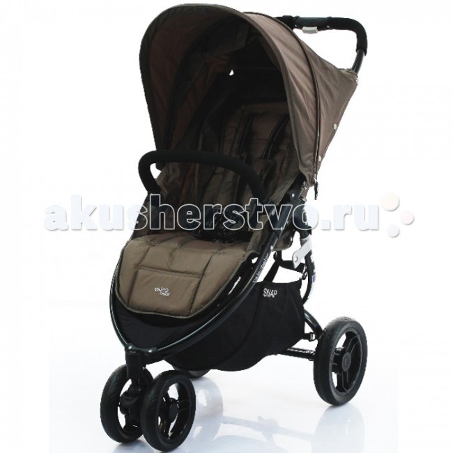 Прогулочная коляска Valco baby SnapSnap Прогулочная коляска Valco baby SnapSnapПрогулочная коляска Valco baby Snap - одна из самых легких и просторных трехколесных прогулочных колясок. Компактная и функциональная, по очень привлекательной цене коляска Snap от известного производителя Valco Baby обоснованный выбор многих родителей. Valco Baby Snap коляска функциональная и одновременно комфортная для малыша: есть и положение лежа, удобное место с шириной сиденья 34 см и больший капюшон, который расширяется с помощью молнии и опускается до самого бампера. Благодаря амортизации и плавному легкому ходу детской прогулочной коляски Valco Baby Snap ребенок сможет сладко спать прямо на улице. Спинка опускается до горизонтального положения, а подножка поднимается, тем самым создавая полноценное просторное место для малыша. Отличная управляемость, низкий вес и больший выбор фирменных аксессуаров все это сочетается в данной прогулочной коляске от Valco Baby. Особенности: разрешена к использованию производителем для новорожденных детей; широкое (34 см) комфортное сиденье даже для детей в зимней одежде; ременная регулировка наклона спинки сиденья до положения лежа. Размеры: В разложенном виде, мм: 950Д x 540Ш x 1040В В сложенном виде, мм: 810Д x 540Ш x 310В Внутренние размер сиденья, мм: 340Ш x 220Г x 480В Грузоподъемность: 20 кг.<br>