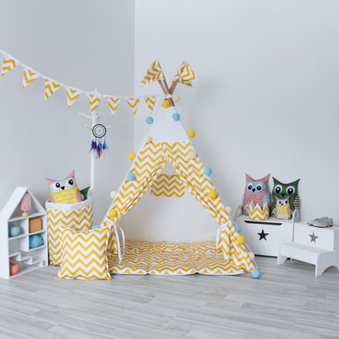 VamVigvam Вигвам Zigzag с окномВигвам Zigzag с окном VamVigvam Вигвам Zigzag с окномВигвам Zigzag с окномVamVigvam Вигвам Zigzag с окном сделан полностью из натуральных экологичных материалов. Ткань - 100% хлопок высокого качества. Рейки - шлифованная береза. Длина 180 см, диаметр 2,2 см. Скосы на концах реек, отверстия под крепеж ткани в верхней части реек. Высота вигвама в собранном виде 160 см. Основание 110 х 110 см. В комплект вигвама входит: 4 рейки, ткань, веревка, мягкие наклейки на нижнее основание реек, инструкция по сборке. Вес комплекта в упаковке 2,6 кг.<br>