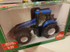 114352 Siku  New Holland T8. 390 1:32   