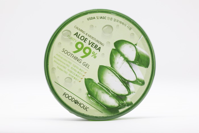  FoodaHolic     Calming and Moisturizing Aloe Vera Soothing Gel